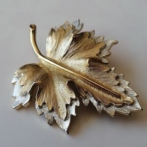 🎁3/$100🎁Vintage Sarah Coventry Brooch Two-tone Maple Leaf Nature Choice Series